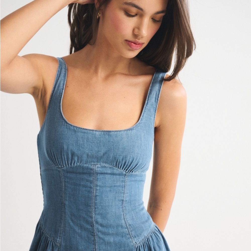 Abercrombie & Fitch A&F Bra-Free Dylan Denim Midi
Dress - Picture 2 of 4